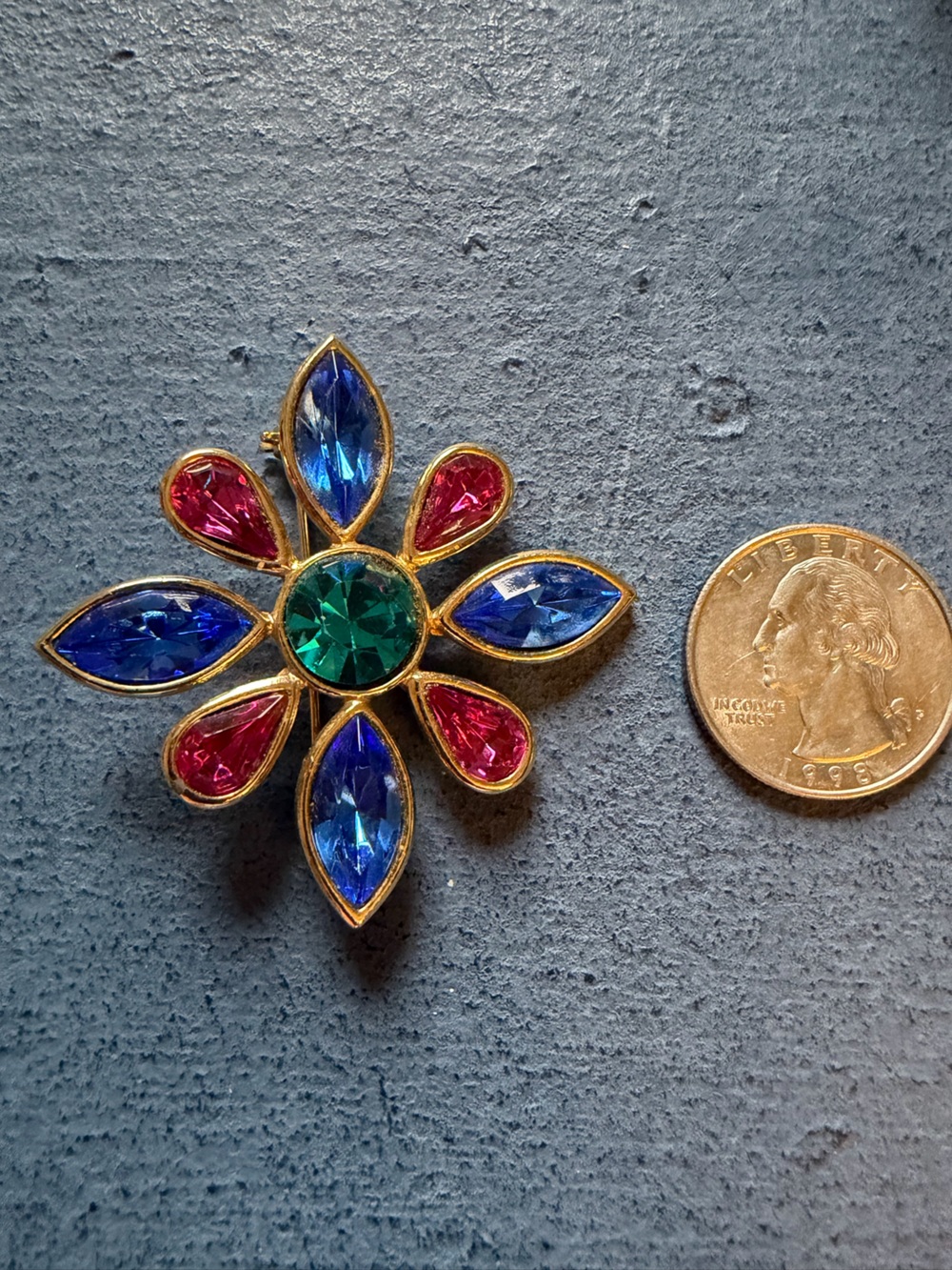 Large Brooch - Picture 6 of 6